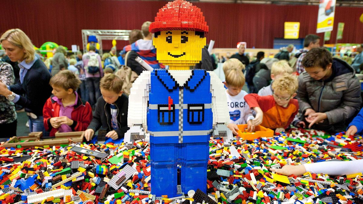 Muere el padre de las figuras de Lego a los 78 años por ELA