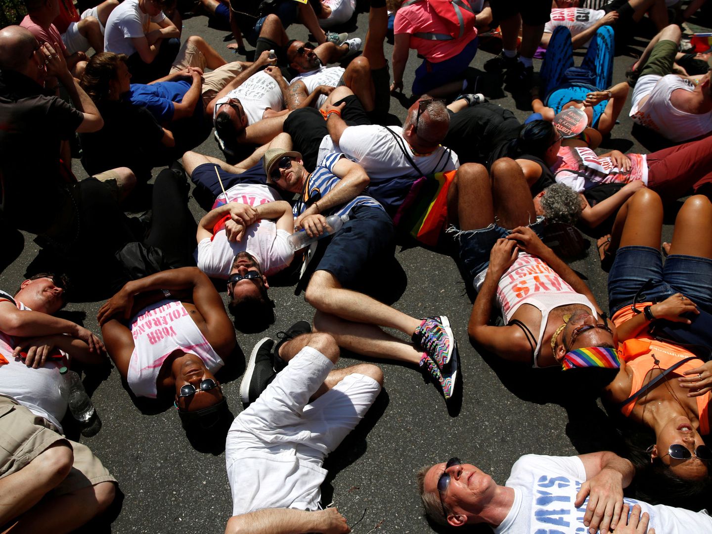 Performance del grupo Gay Against Guns en las movilizaciones del Orgullo de Nueva York de 2016. (Reuters)