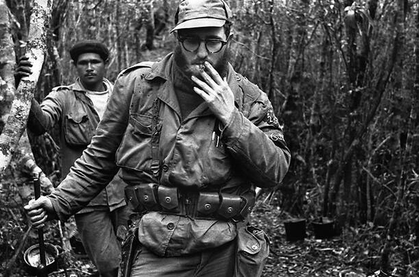 Una de las fotos que Enrique Meneses tomó de Fidel Castro en Sierra Maestra.