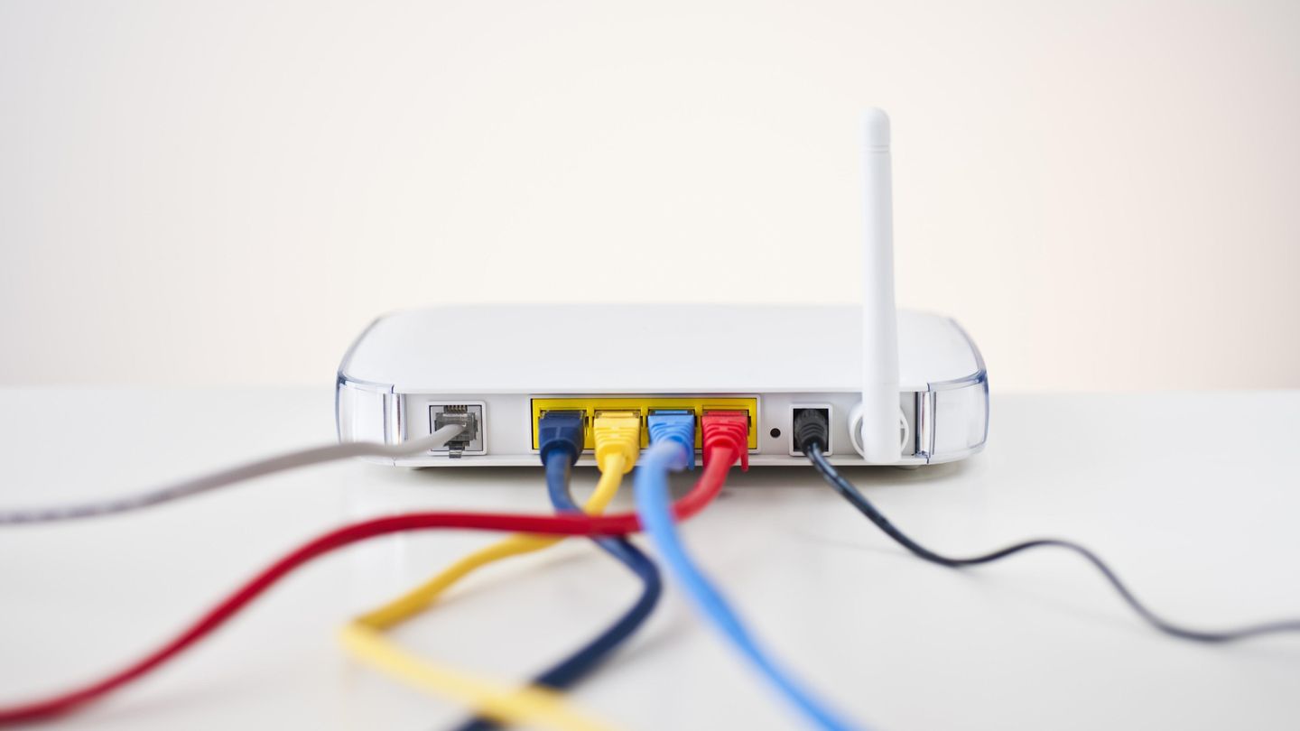 Router --- Image by © Tetra Images/Corbis