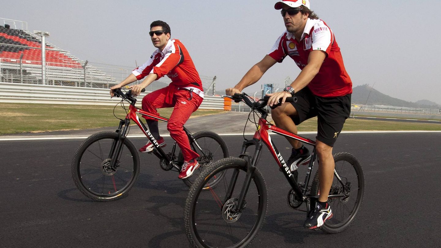Fernando Alonso loves cycling. (EFE)