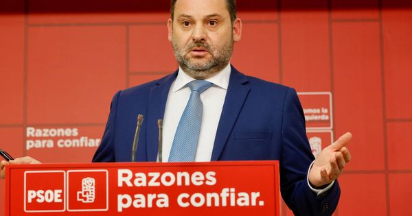 Foto: El ministro de Fomento y secretario de Organización del PSOE, José Luis Ábalos, este 5 de noviembre de 2018 en Ferraz. (Inma Mesa | PSOE)