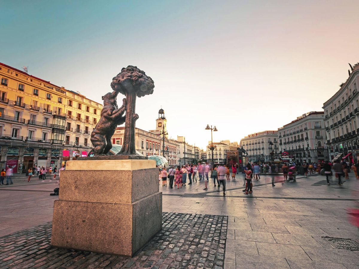 Foto: Estatua del oso y el madroño en la puerta del Sol de Madrid. (Freepik)