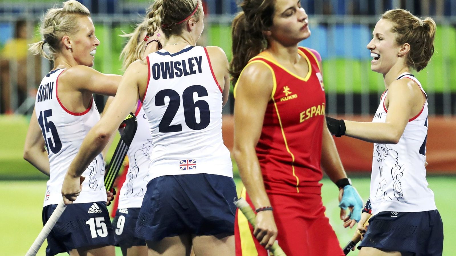 Foto: Las británicas celebraron así el gol de Lily Owsley. (Vasily Fedosenko/Reuters)