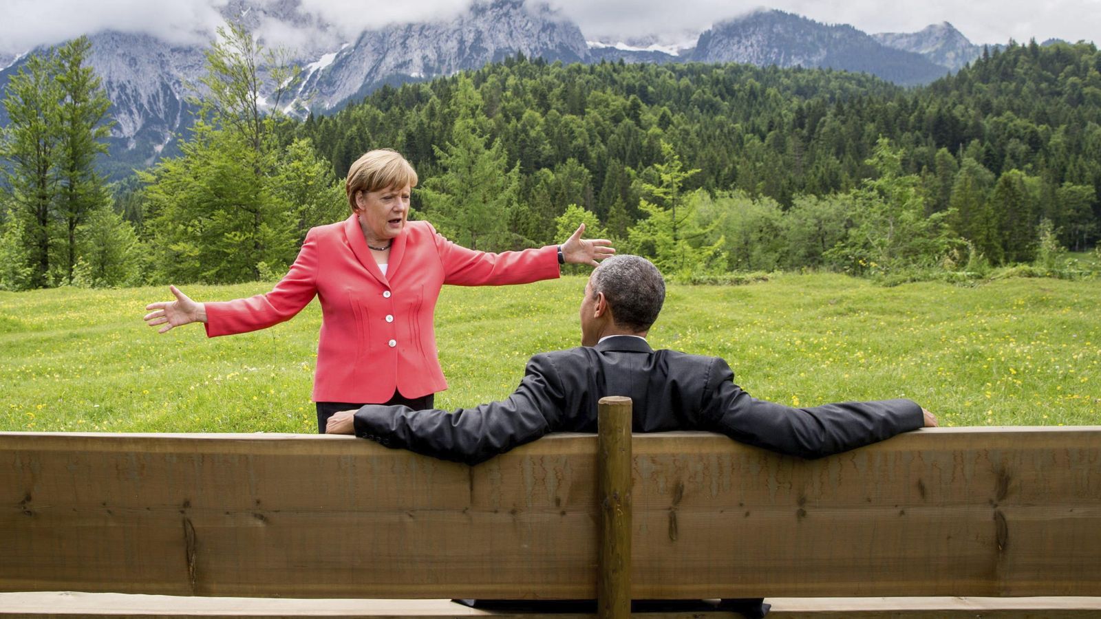 Foto: La canciller alemana, Angela Merkel, conversa con presidente de Estados Unidos, Barack Obama en el G7. (EFE)