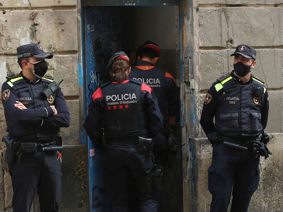 Foto: Agentes de la Policía Nacional en Barcelona en una imagen de archivo. (EFE/Alejandro García)