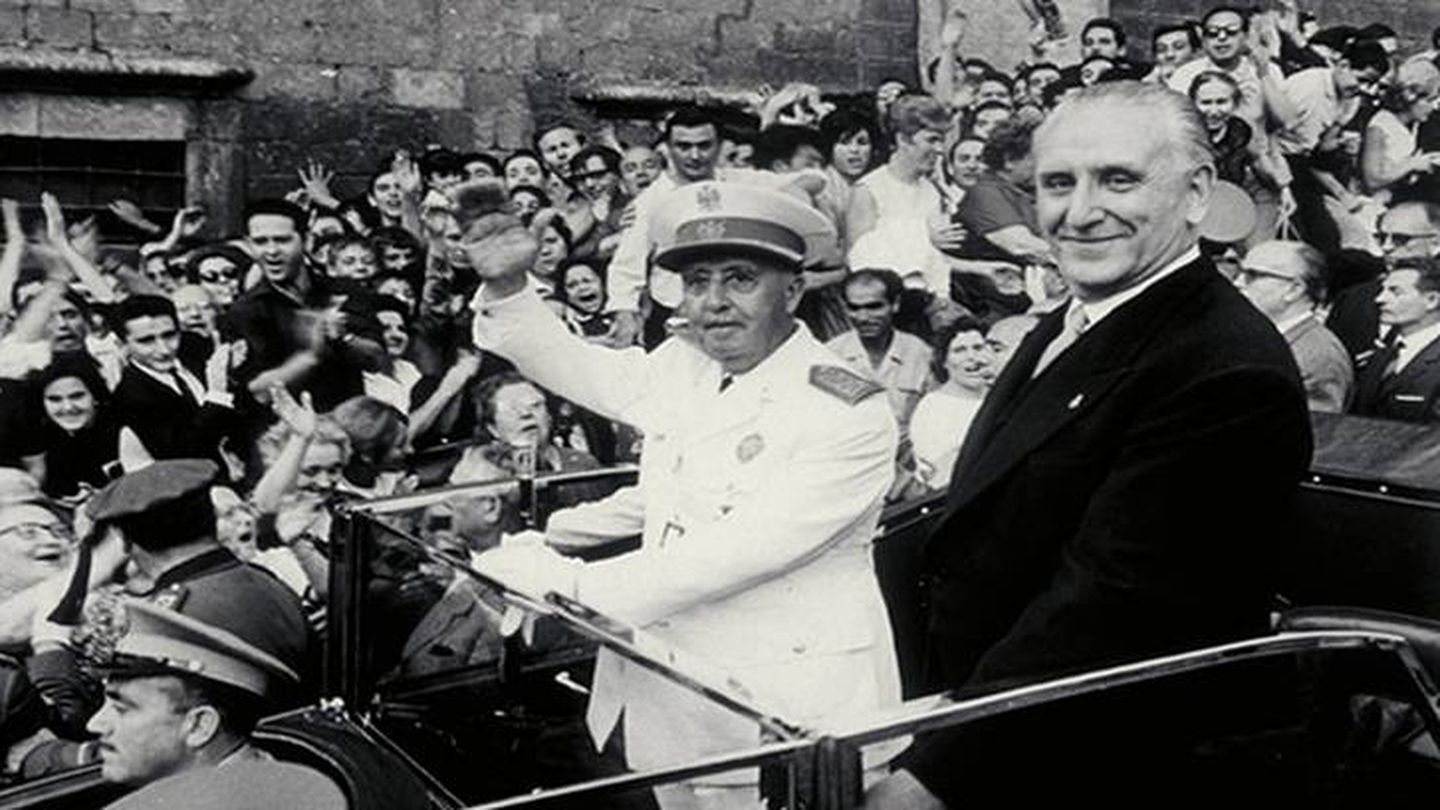 El dictador Francisco Franco y el alcalde de Barcelona José María de Porcioles