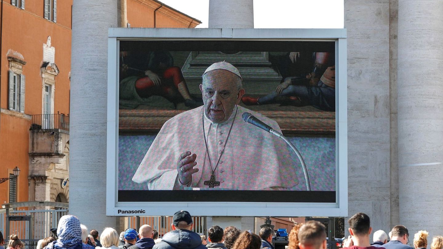 El Papa Francisco, a favor de la renta básica universal. Foto: EFE EPA RICCARDO ANTIMIANI