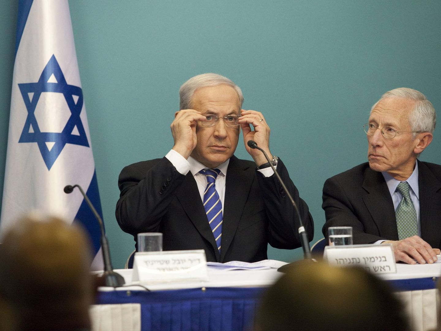 Foto de archivo: El primer ministro de Israel, Benjamín Netanyahu (i) y el exgobernador del Banco de Israel, Stanley Fischer. (EFE)