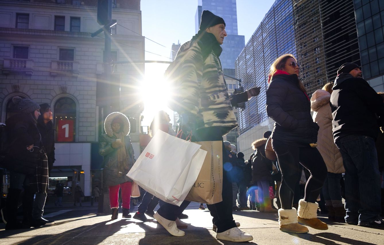 Compras en las calles de Nueva York. (Reuters)