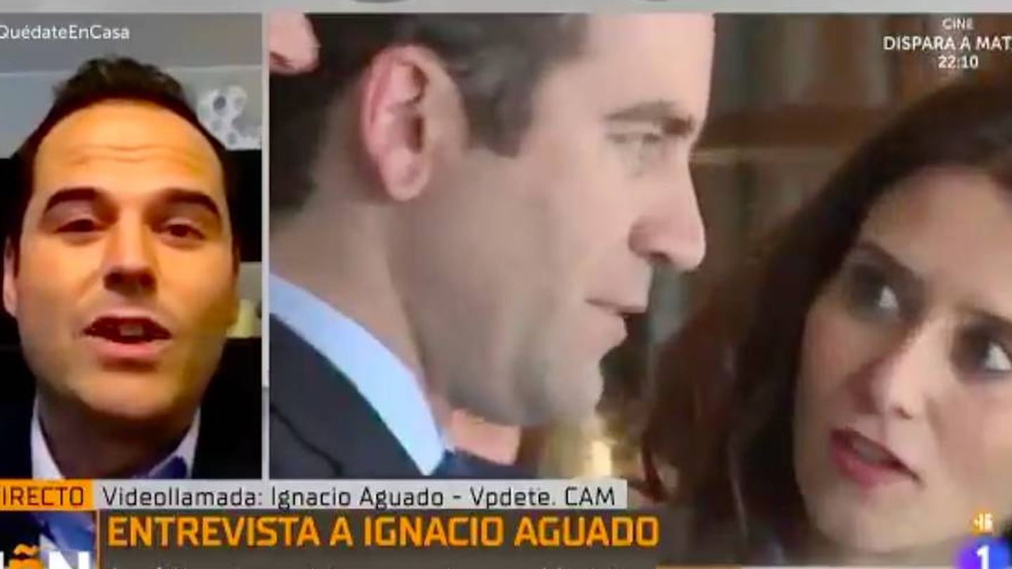 Ignacio Aguado atiende una entrevista en TVE desde su casa