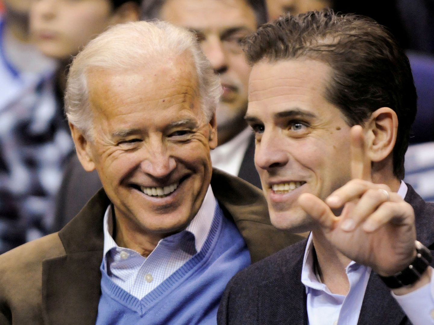 Hunter Biden, junto a su padre Joe. (Reuters)