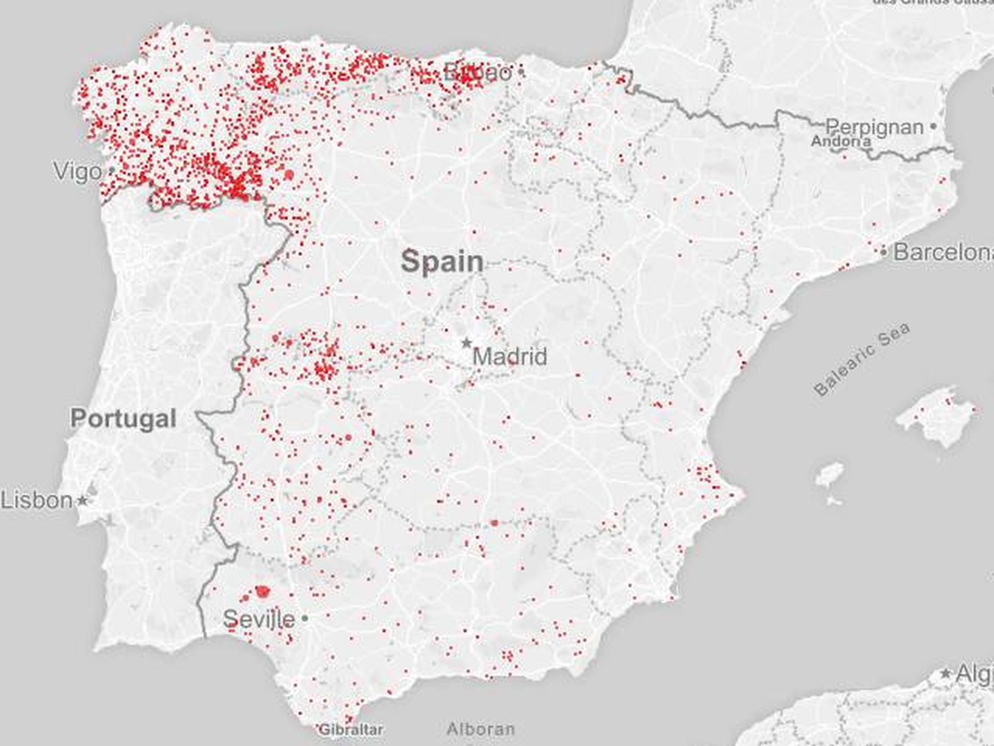 En rojo, los incendios forestales intencionados 2001-2015.('España en llamas'/Civio)