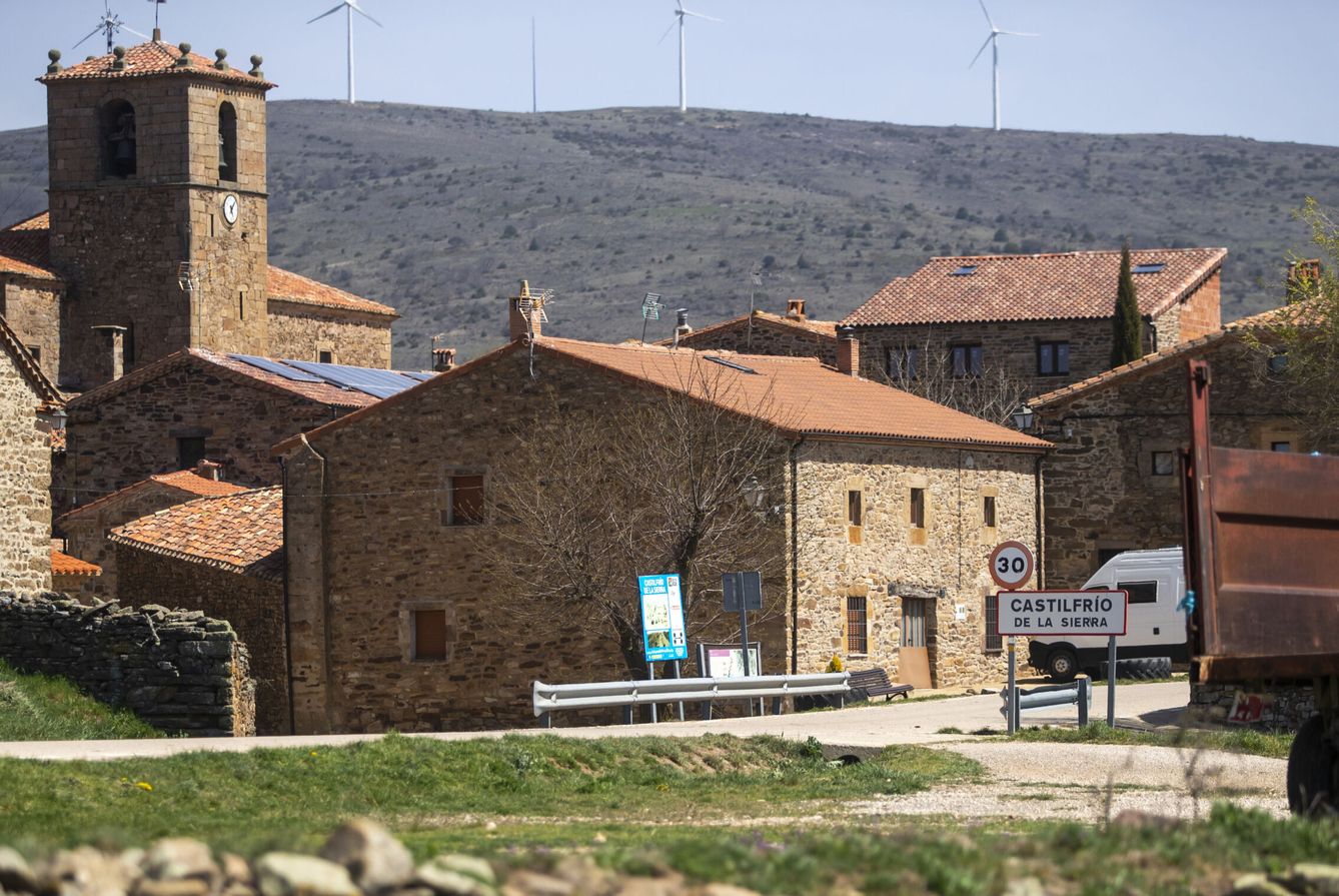 Vistas del pueblo donde encontró Sánchez Dragó su lugar en el mundo. (EFE)