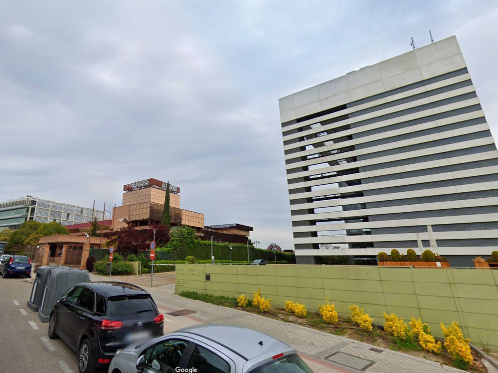 Foto: A la derecha, la nueva sede de Planeta, en el centro la sede de Anaya y, al fondo, la oficina de Banco Santander. 