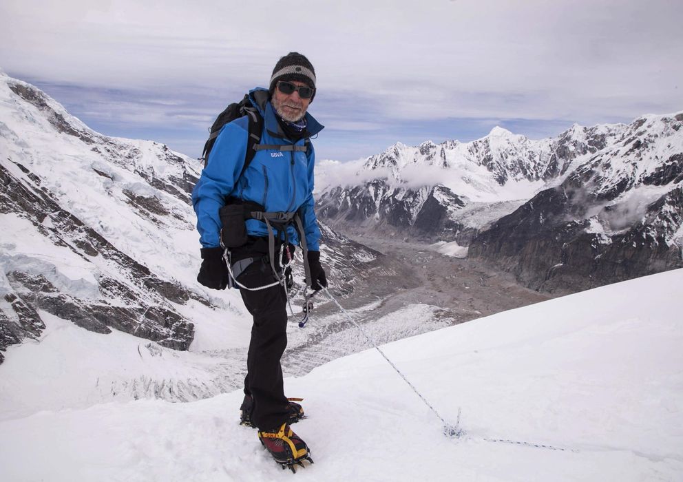 Foto: El alpinista español es el más longevo en alcanzar la cima del Kanchenjunga.