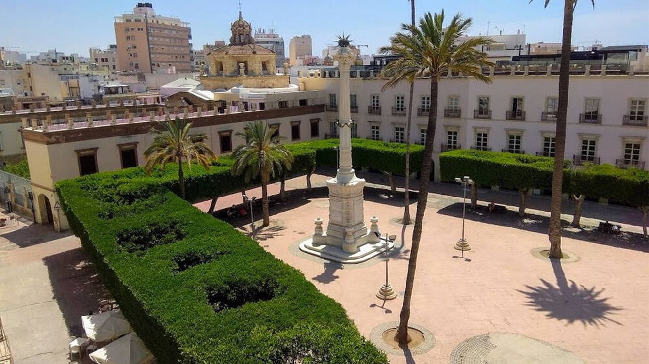 'Guerra cultural' en la plaza Vieja de Almería: Los Coloraos no tienen relación con la República