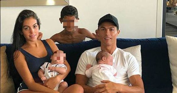 Foto: Cristiano con su familia. (Instagram)