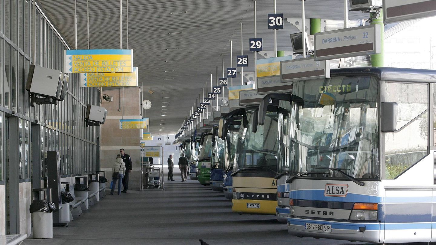 Estación de los autobuses ALSA en Oviedo. Esta es una de las empresas que tramitó el certificado de seguridad para operar trenes de pasajeros. 