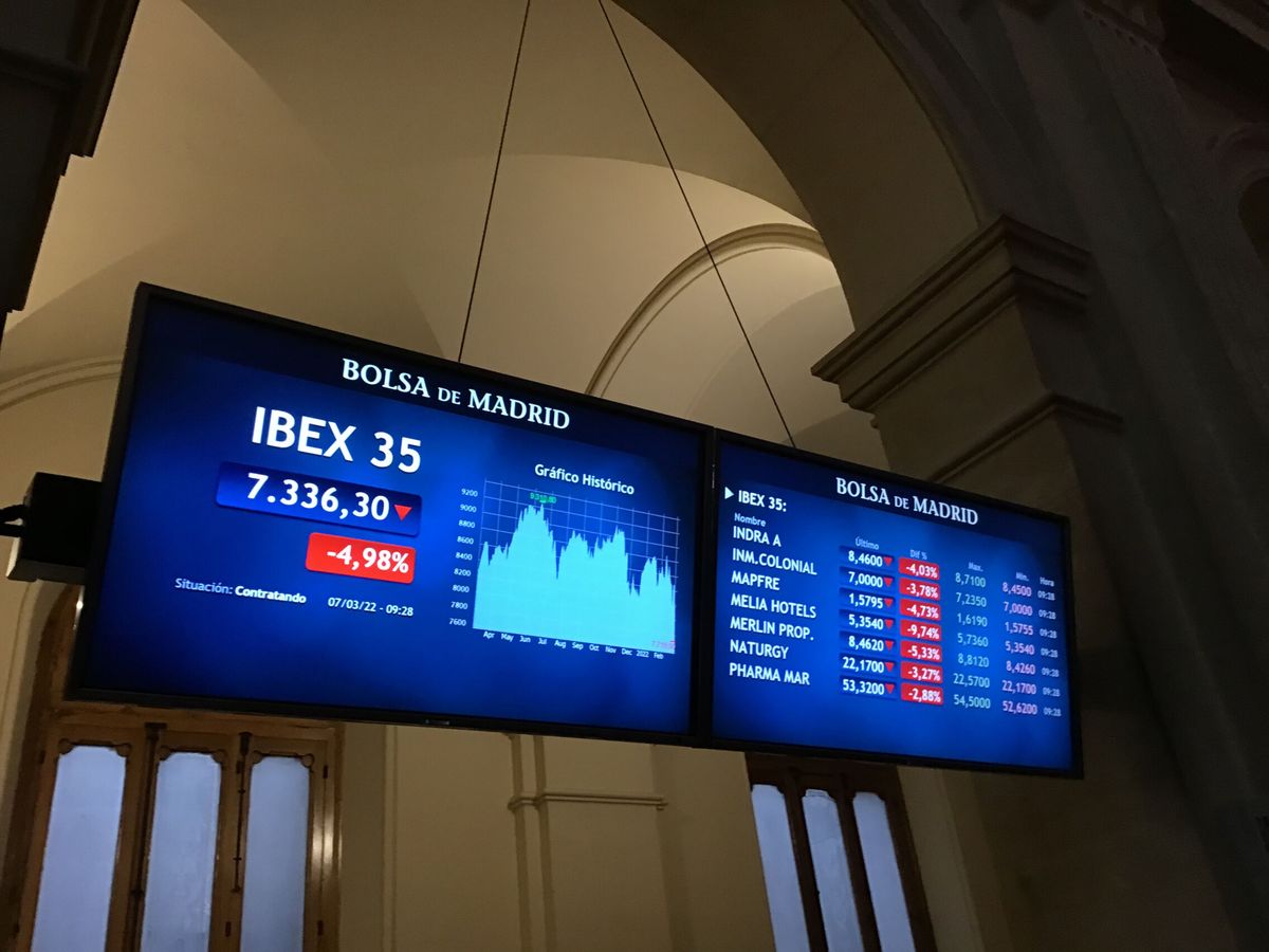 Foto: Cotización del Ibex en el parqué de la Bolsa de Madrid. (EFE/Vega Alonso)