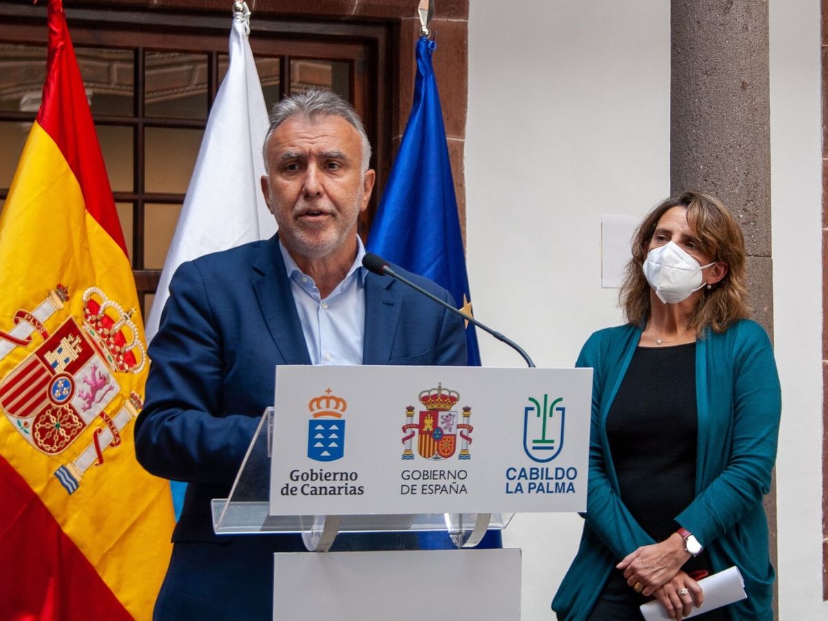 Foto: Teresa Ribera y el presidente del Gobierno de Canarias, Ángel Víctor Torres. (EFE/Luis G. Morera)