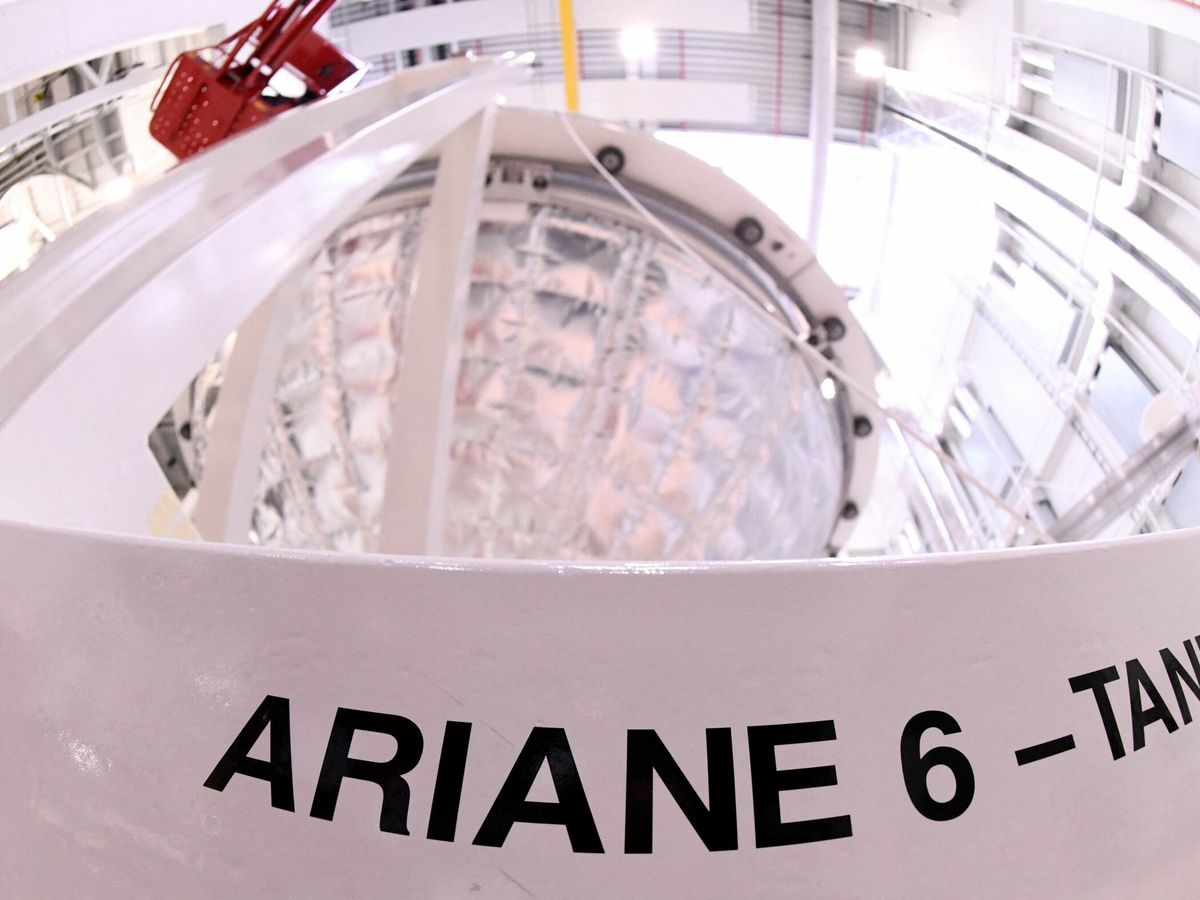 Foto: Un tanque de Ariane 6, el cohete espacial de próxima generación de Europa. (Reuters/Fabian Bimmer)