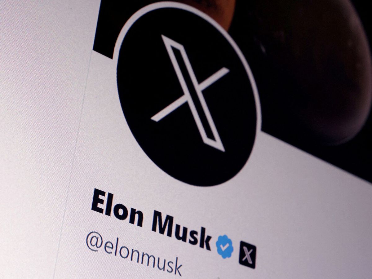 Foto: La cuenta de Elon Musk en X, con su verificación azul (Reuters/Dado Ruvic)