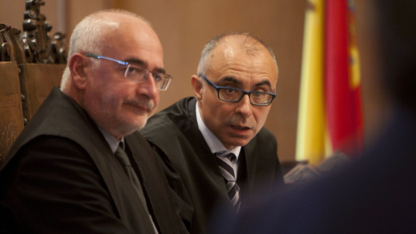 El abogado de la acusación particular y el fiscal del caso, Alejandro Pazos (d). (EFE) 