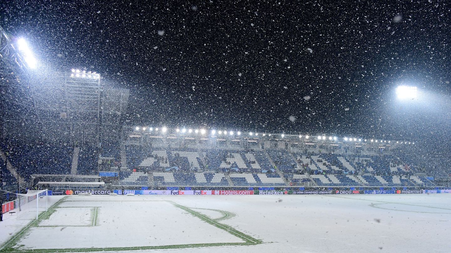 Así luce el estadio del Atalanta a pocos minutos del inicio. (REUTERS/Alberto Lingria)