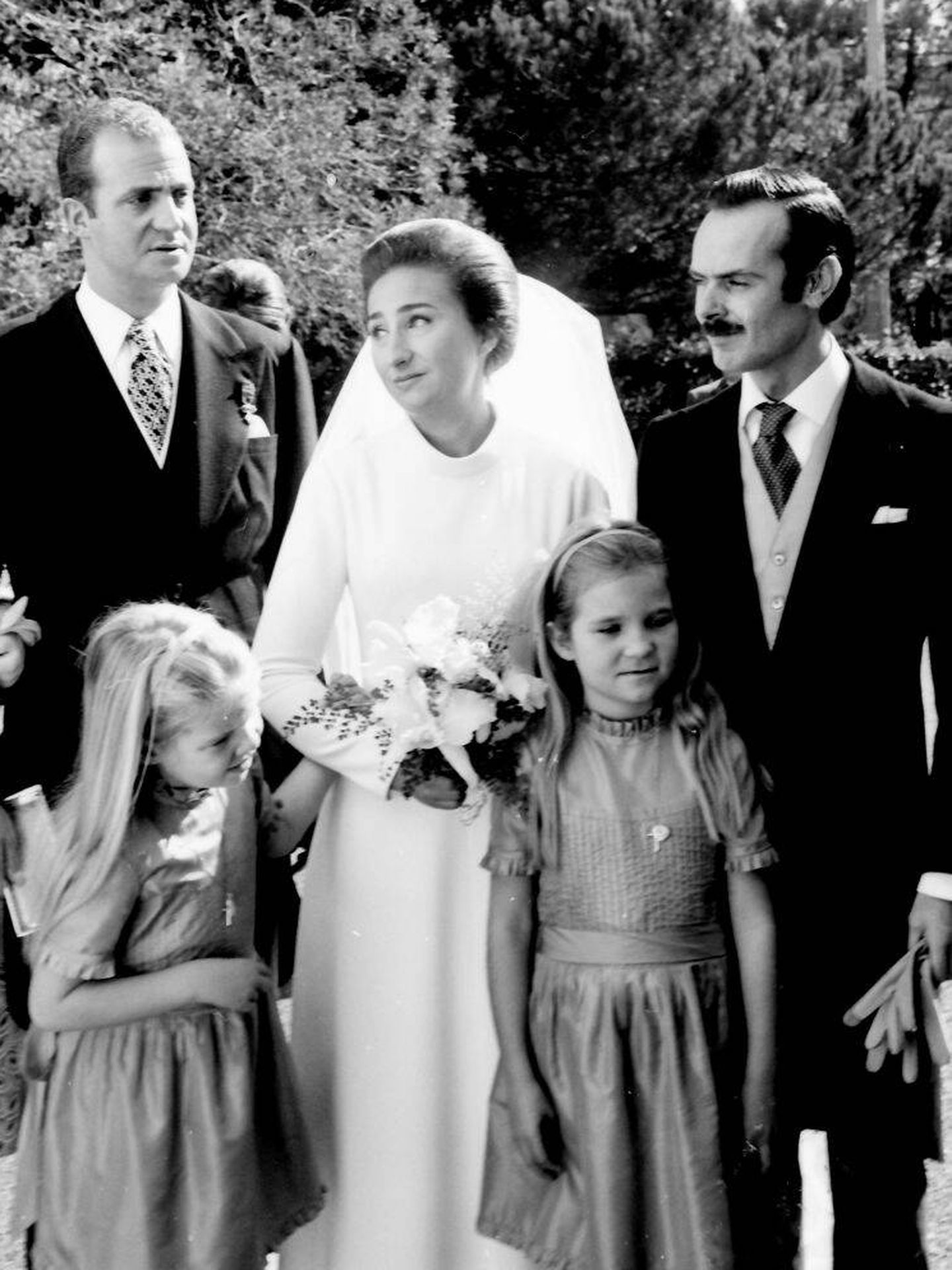 El matrimonio, con don Juan Carlos y las infantas Elena y Cristina. (Getty)