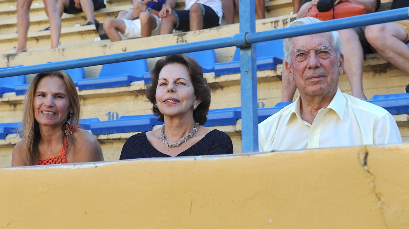Foto: El escritor Mario Vargas Llosa junto a su mujer, Patricia (Gtres)