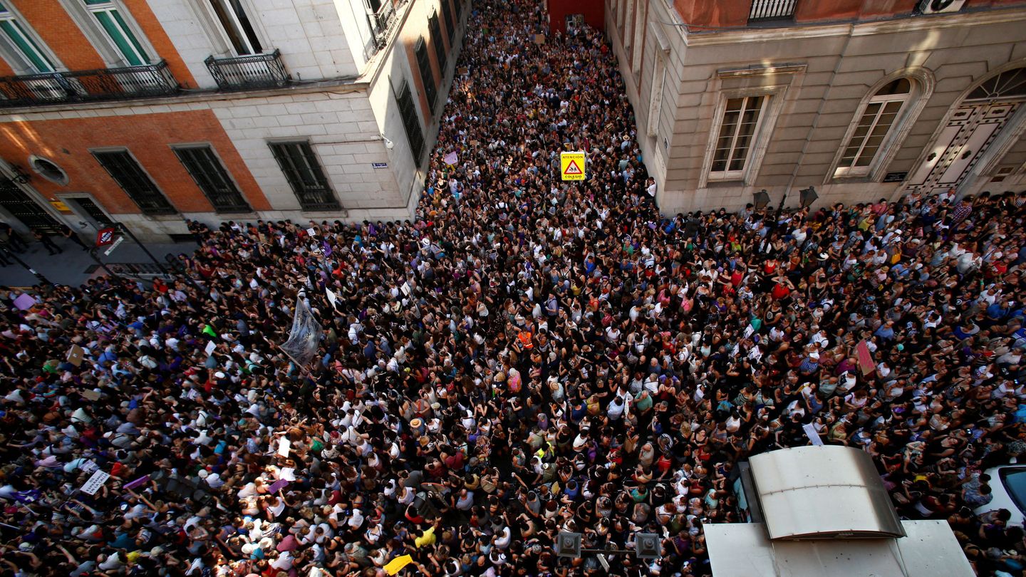 Manifestación frente a la sede del Ministerio de Justicia en Madrid. (EFE)