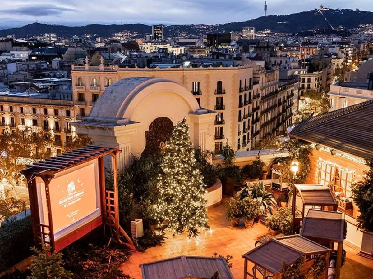 Foto: Las claves más elegantes de la decoración navideña del hotel El Palace Barcelona. (Instagram/@hotelpalacebarcelona)