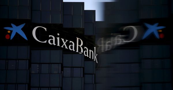 Foto: Imagen del edificio de CaixaBank en Barcelona. (Reuters)