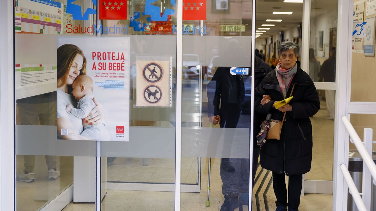 La Comunidad Valenciana y Cataluña implantan la mascarilla obligatoria en  centros sanitarios