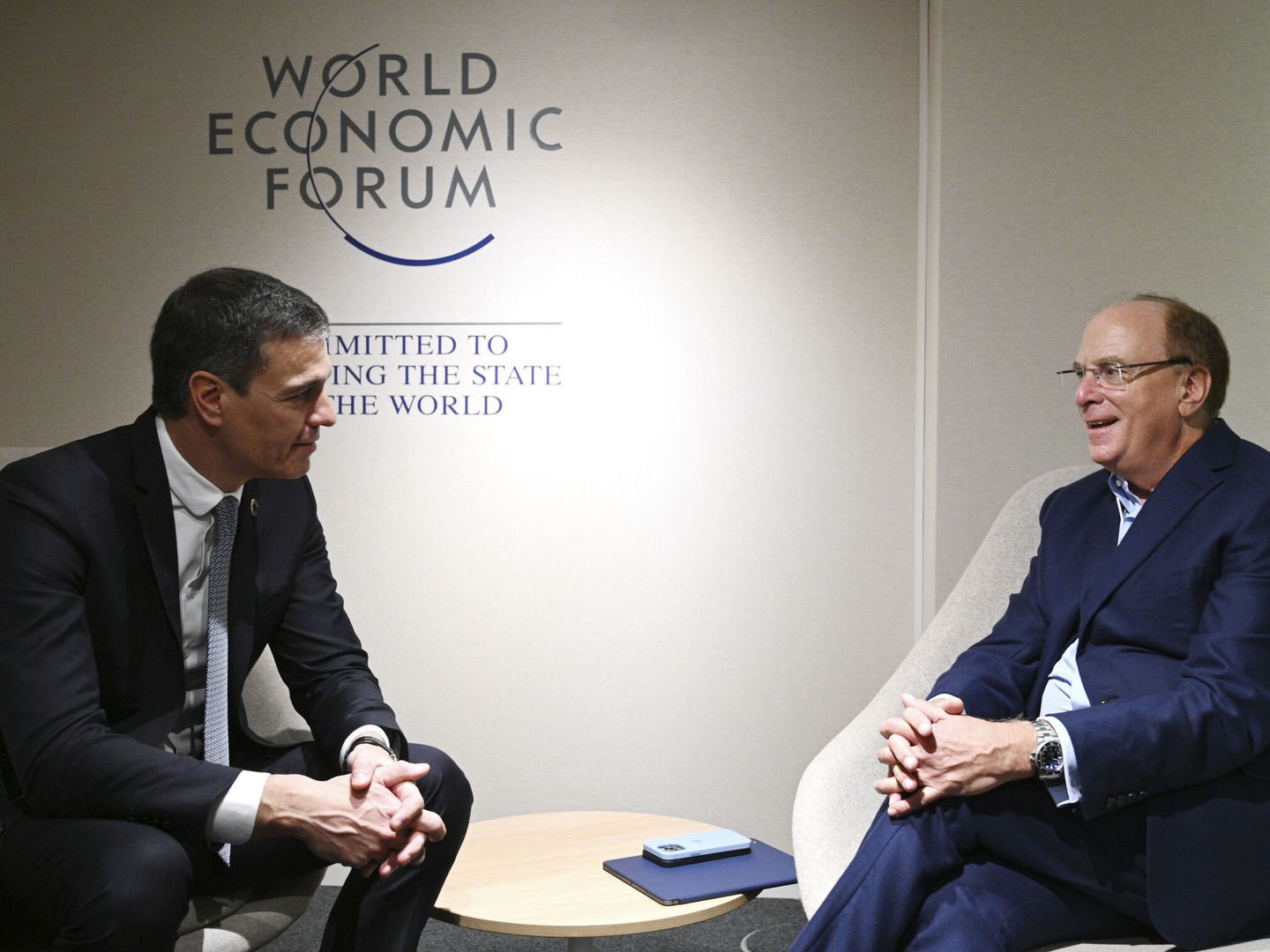 El presidente del Gobierno, Pedro Sánchez, mantiene un encuentro con el director ejecutivo de BlackRock, Larry Fink, en Davos. (EFE/Borja Puig de la Bellacasa)