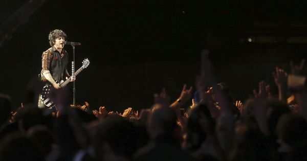 Foto: El cantante y guitarrista de la banda estadounidense Green Day, Billie Joe Armstrong, en el Mad Cool. (EFE)