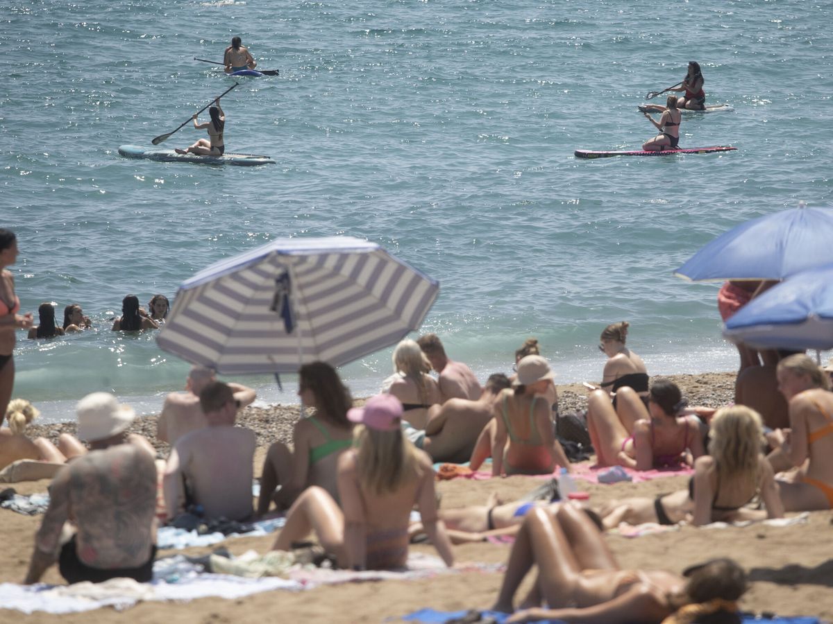 Foto: La tercera ola de calor del verano ya está aquí: este será el día más inaguantable de la semana (EFE/Marta Pérez)