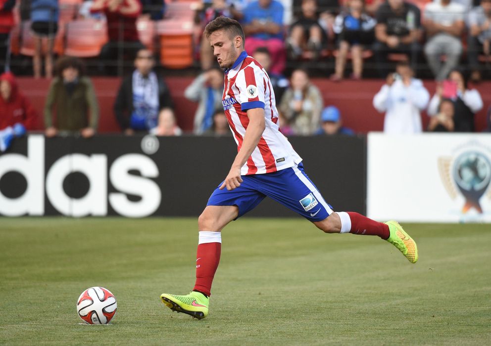 Foto: Saúl se dispone a lanzar un penalti durante la pretemporada con el Atlético.