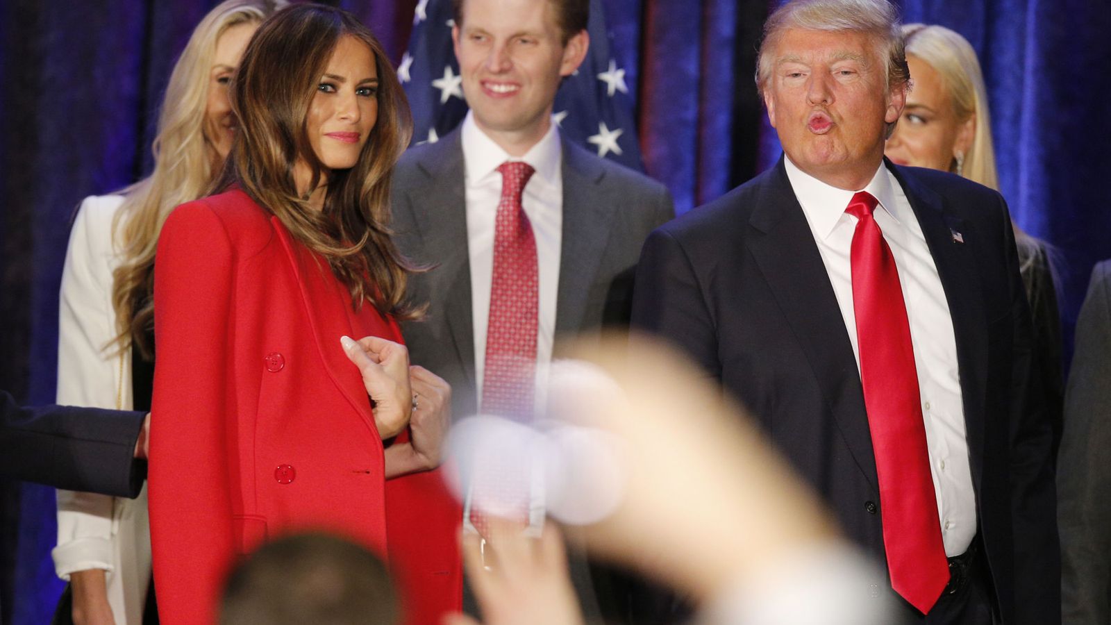 Foto: El candidato Donald Trump junto a su mujer Melania tras los caucus de Iowa, en Des Moines (Reuters).