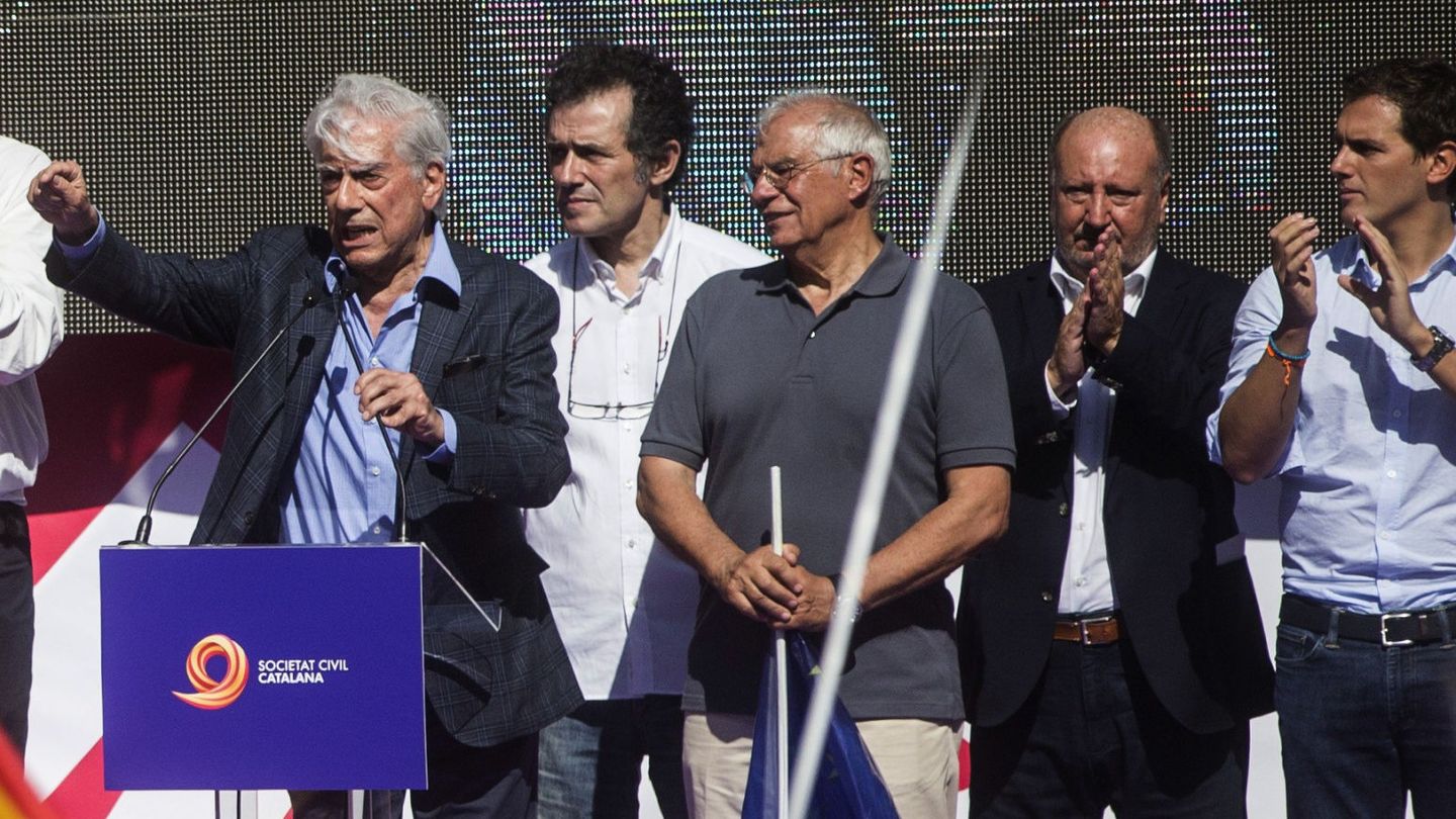 Vargas Llosa, Josep Borell y Albert Rivera compartieron escenario en Barcelona. (EFE)