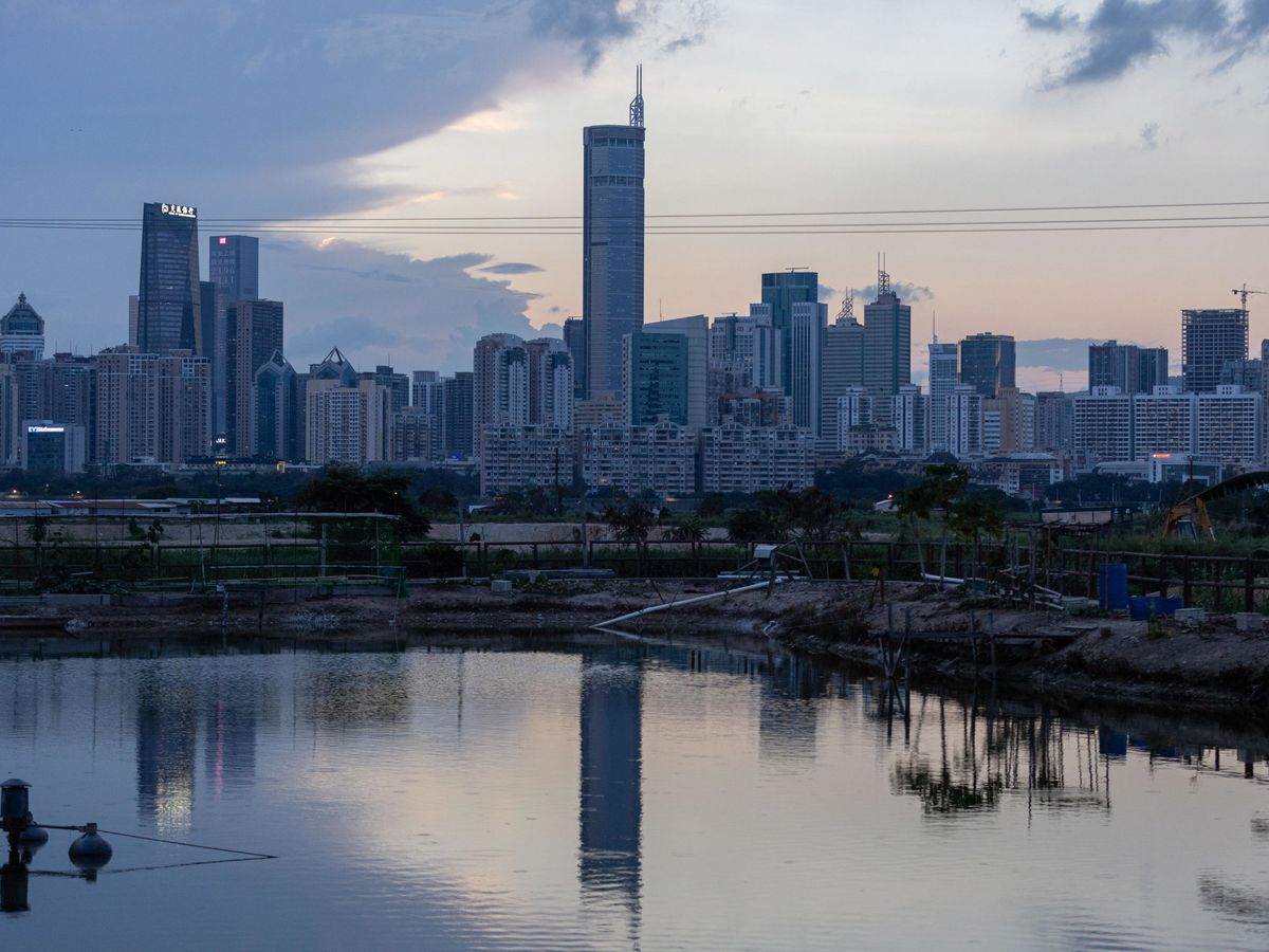 Foto: El edificio SEG Plaza, visto desde Hong Kong (EFE EPA/Jerome Favre)