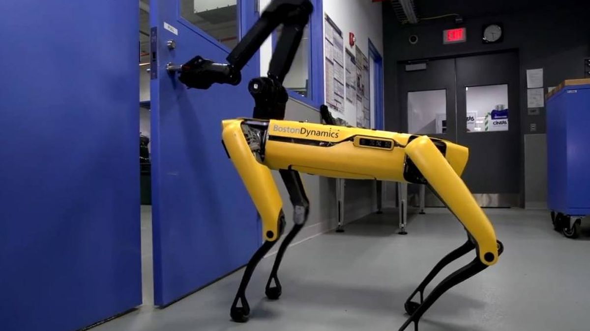 El nuevo robot de Boston Dynamics da aún más miedo: abre puertas como un humano
