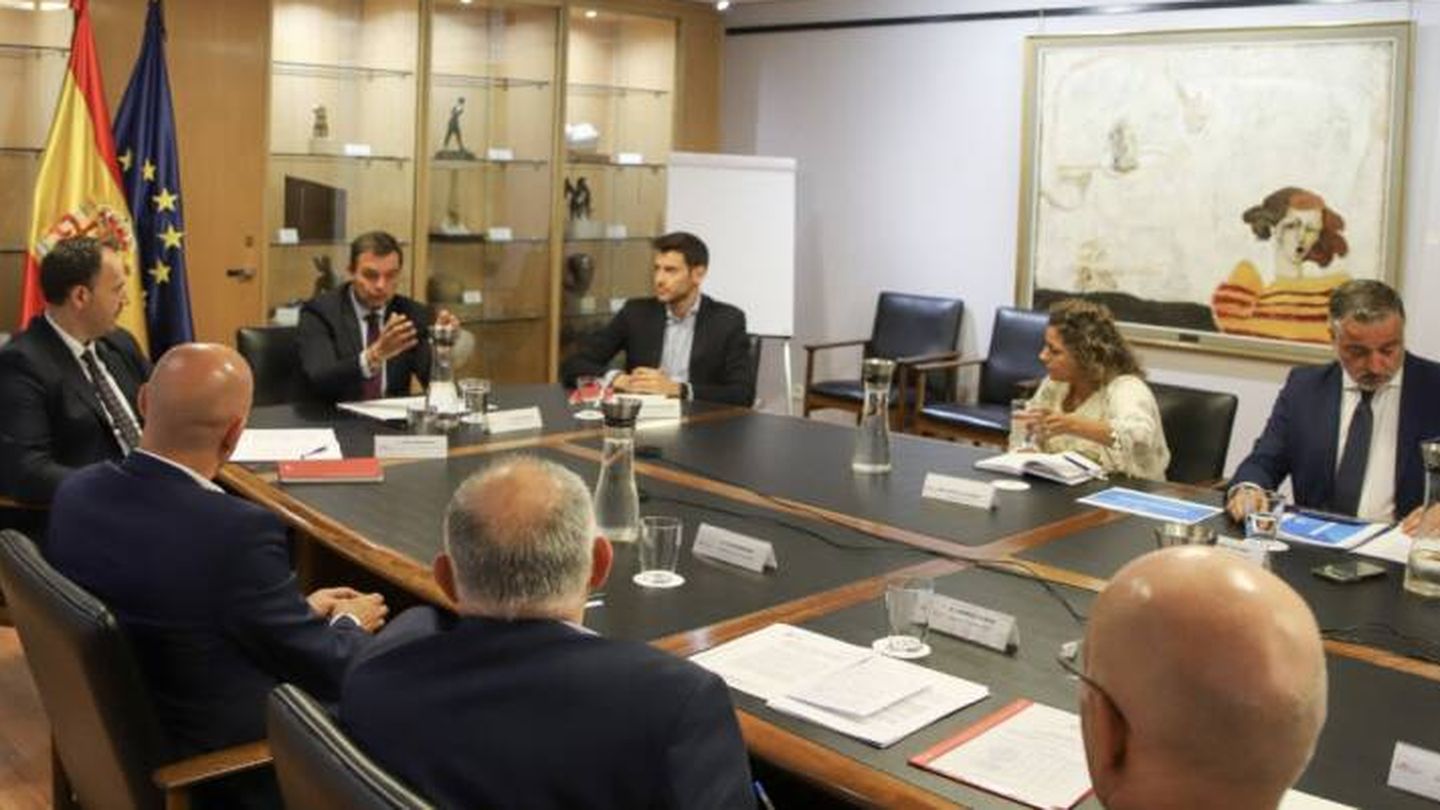 Reunión de Víctor Francos con representantes de la RFEF y la Liga F.