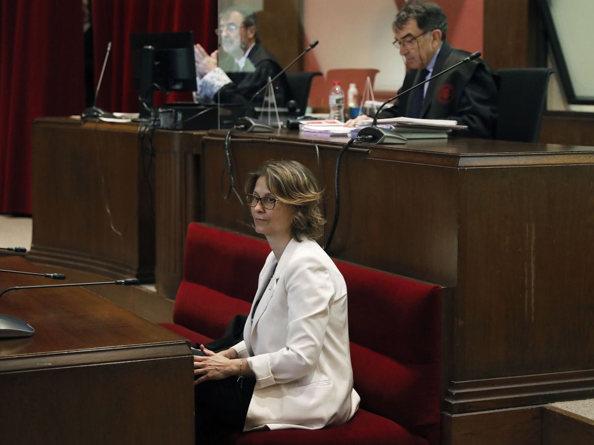 Foto: Meritxell Serret en banquillo del juicio. (EFE/Andreu Dalmau)