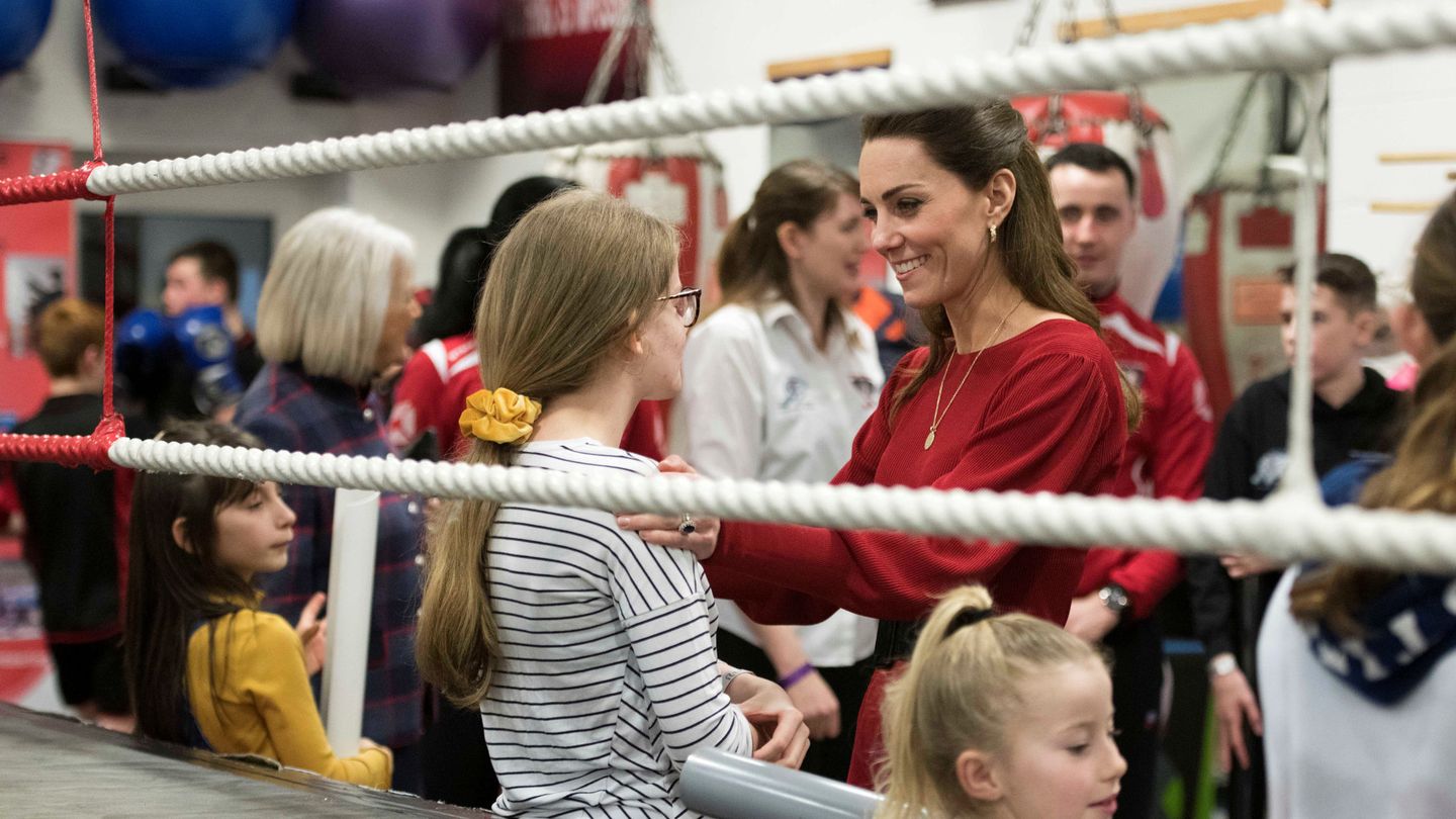Kate Middleton, durante su visita al club de boxeo. (Reuters)