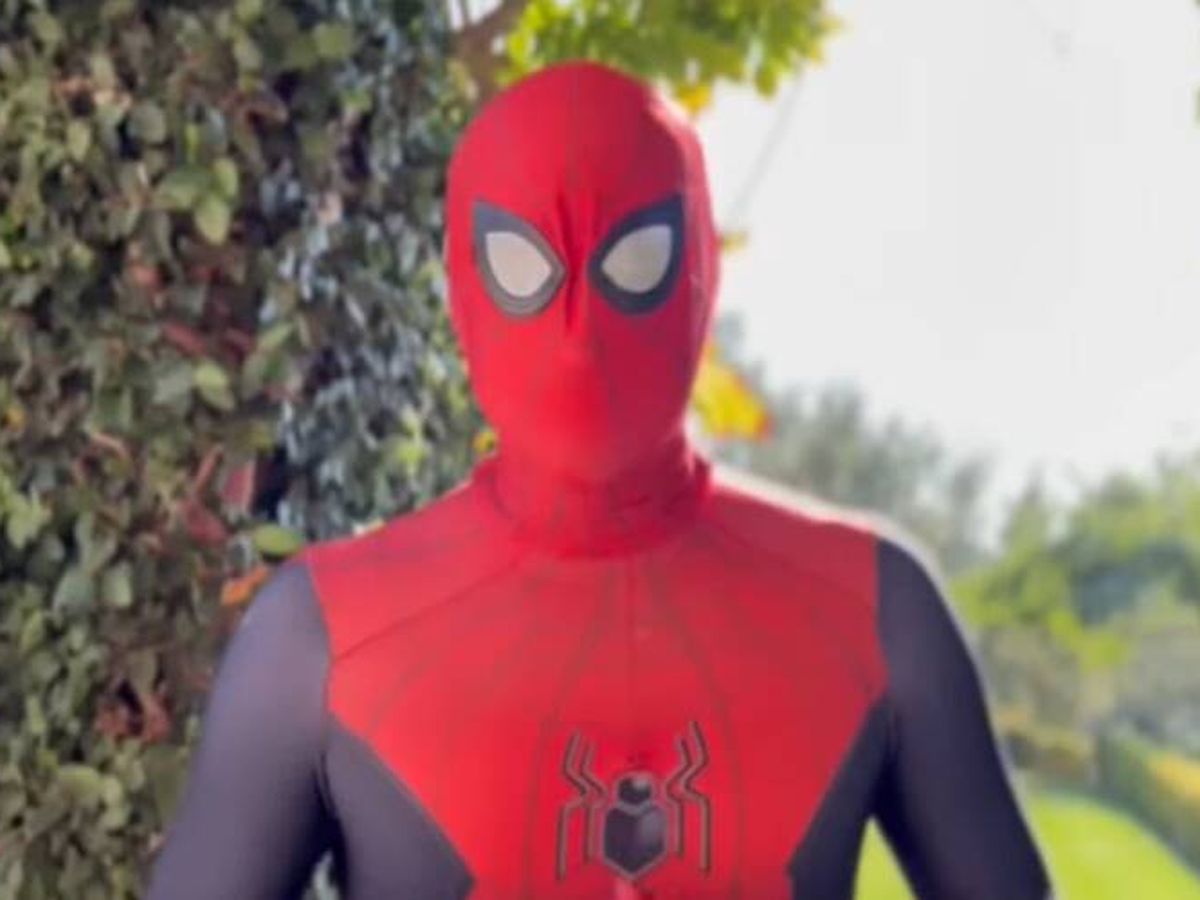 Foto: Un misterioso Spider-Man que en realidad es un miembro de la realeza. (Youtube Scotty's)