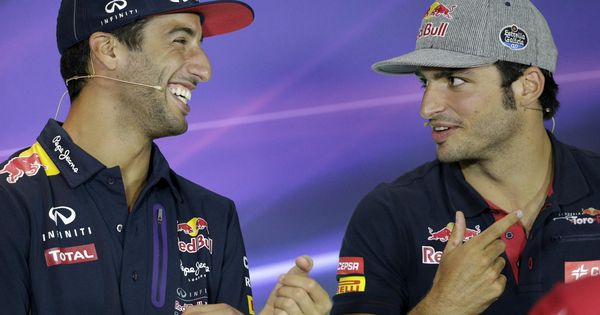 Foto: Ricciardo y Sainz, ninguno de los dos seguirá en la órbita de Red Bull. (Reuters)