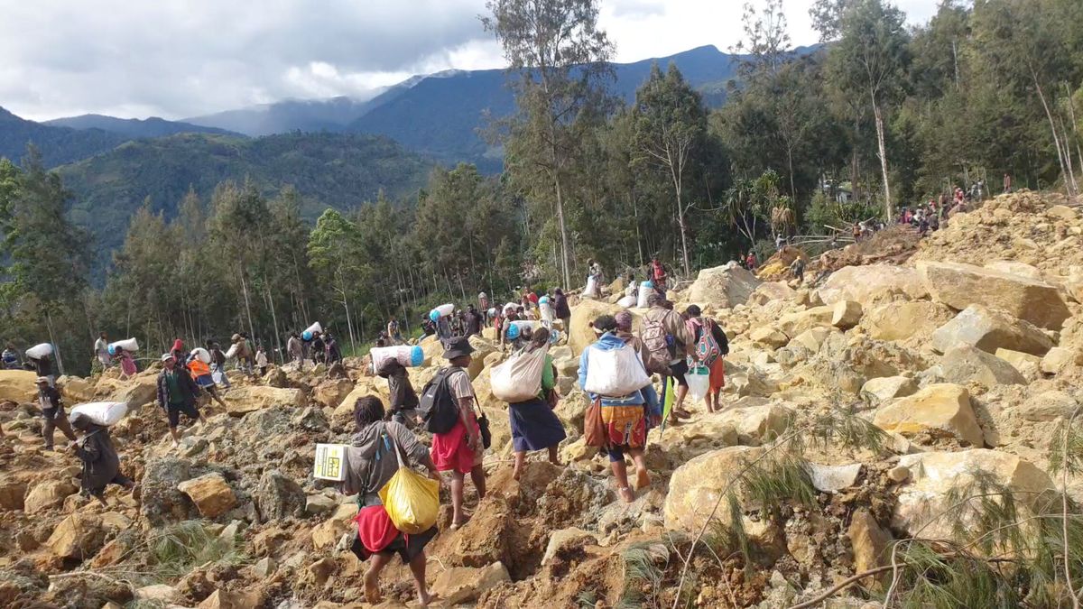 Más de 2.000 personas enterradas por una avalancha de tierra en Papúa Nueva Guinea