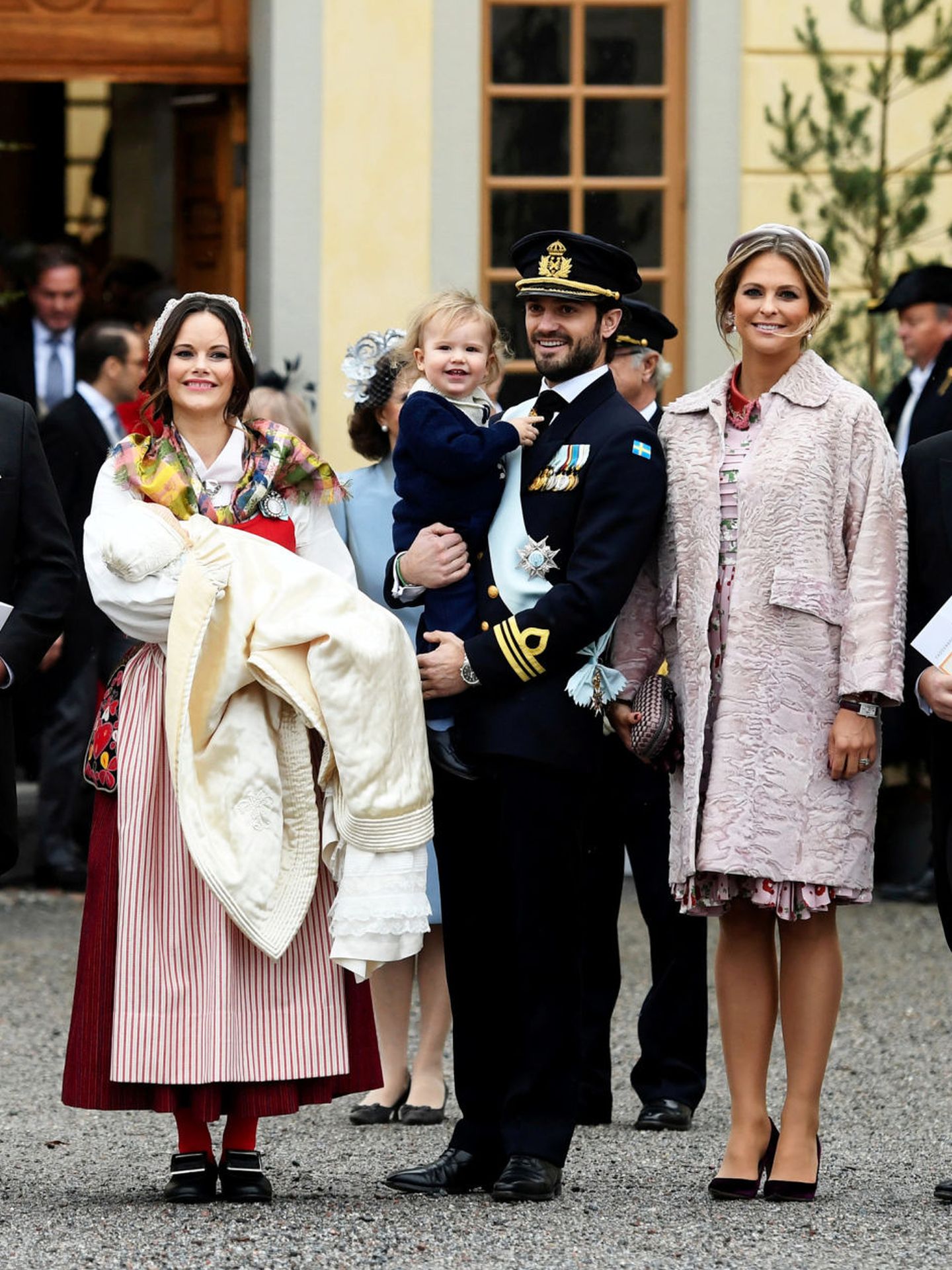 La princesa, con un look muy criticado por su elevado precio en el bautizo de su sobrino Gabriel. (Reuters)